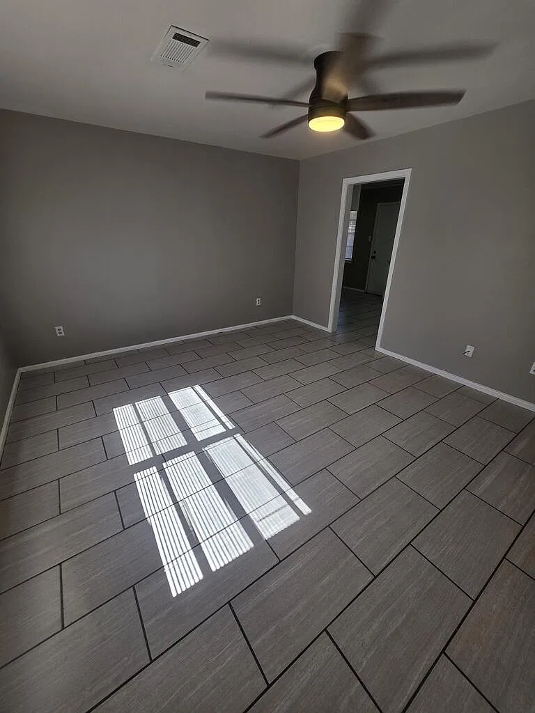 3 bed, 2.0 bath, 1039 sqft, $1,800 — Photo 3