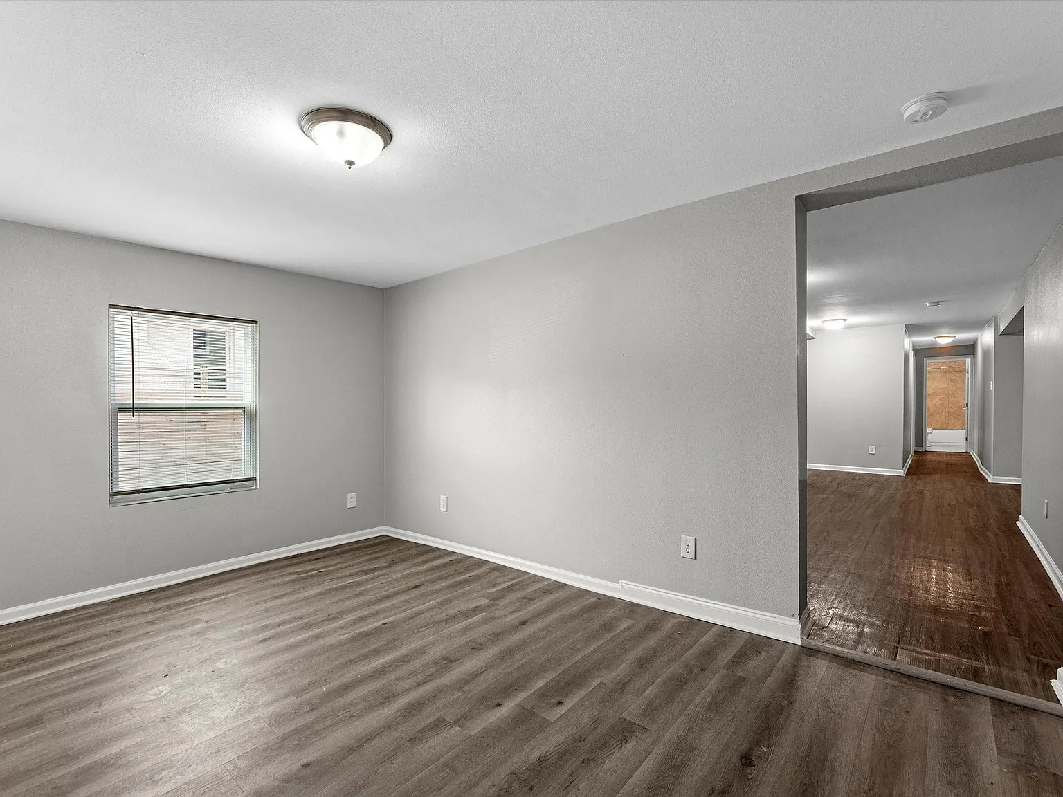 3 bed, 1.0 bath, 1263 sqft, $1,600 — Photo 4