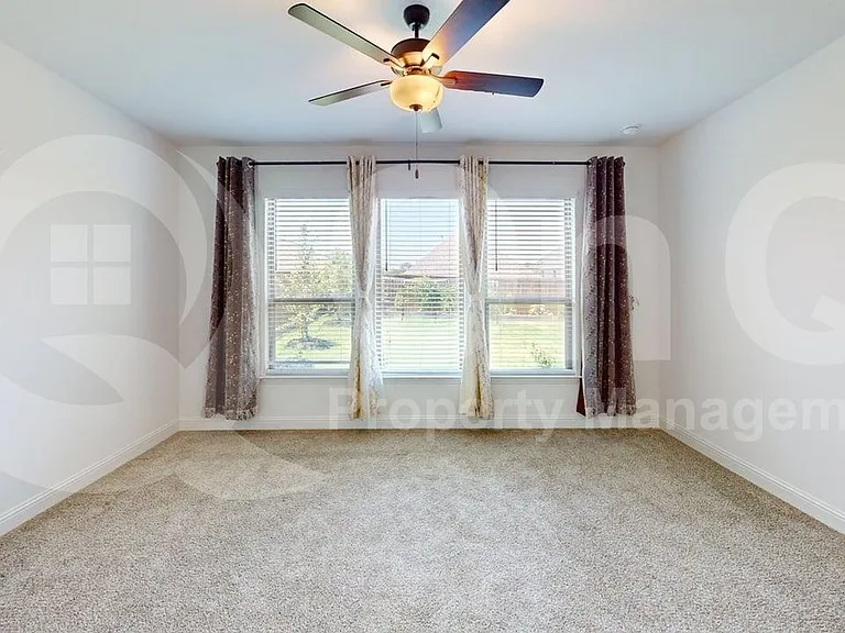 112 Baker St — Photo 11