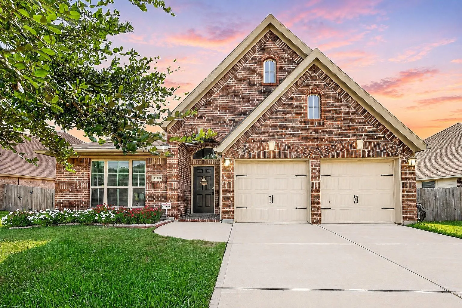 3 bed, 2.0 bath, 2120 sqft, $2,800 — Photo 1