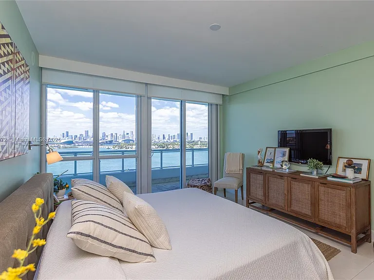 520 West Ave #1102 — Photo 14