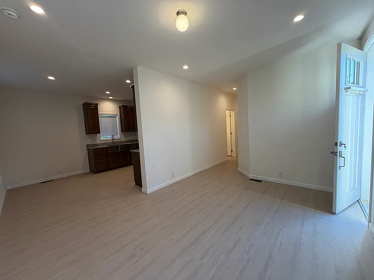 32092 Almaden Blvd — Photo 4