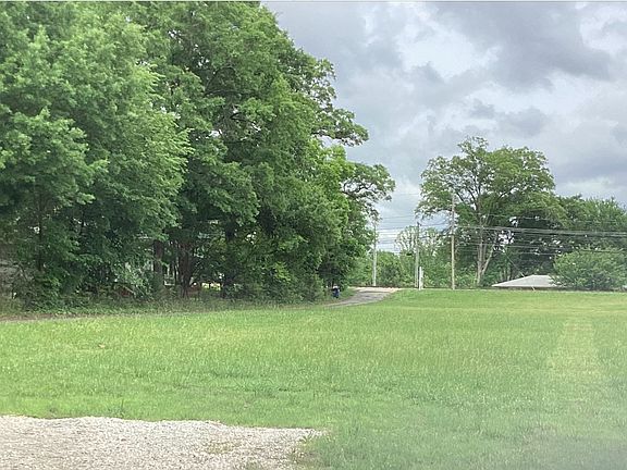 Field in front of house, approx 1 acre to enjoy!