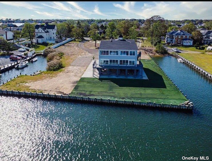 200 Clocks Boulevard, Massapequa, NY 11758 Zillow