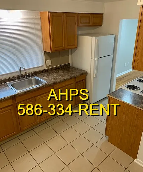 944 E Morehouse Ave — Photo 2