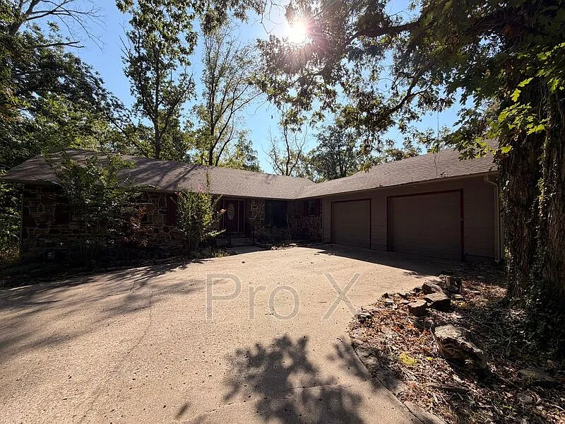 4 bed, 2.5 bath, 2564 sqft, $2,295 — Photo 1