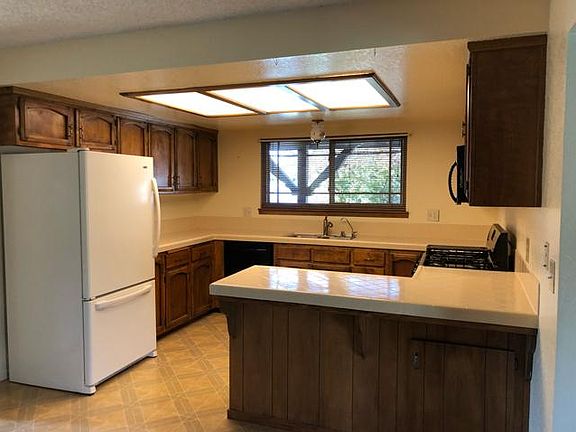 2nd image of 422 El Cerrito