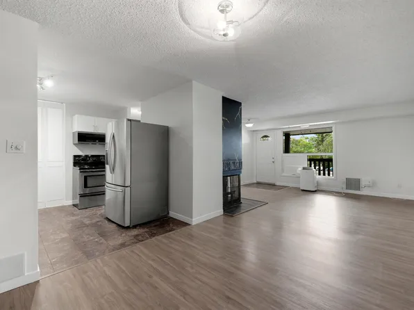 241 Surrey Gdns NW, Edmonton, AB T5T 1Z3