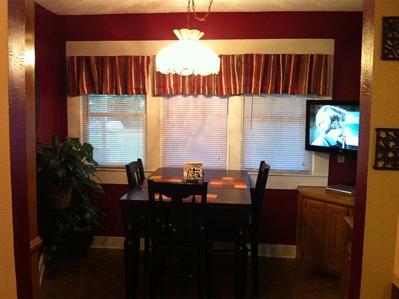 Dining area adjacent to kitchen