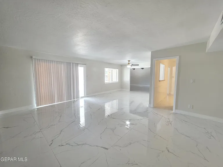 302 Quincy Ave — Photo 11