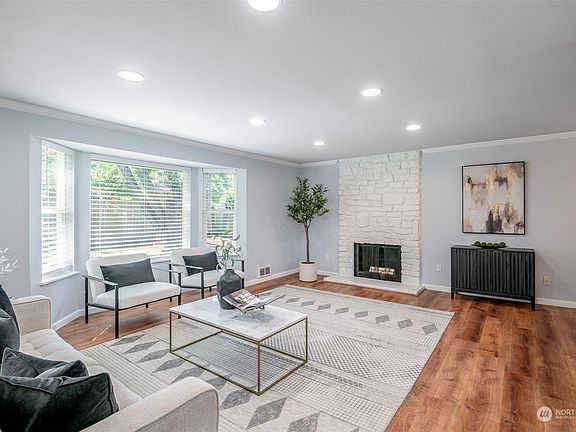 5th image of 3612 55th Avenue NE