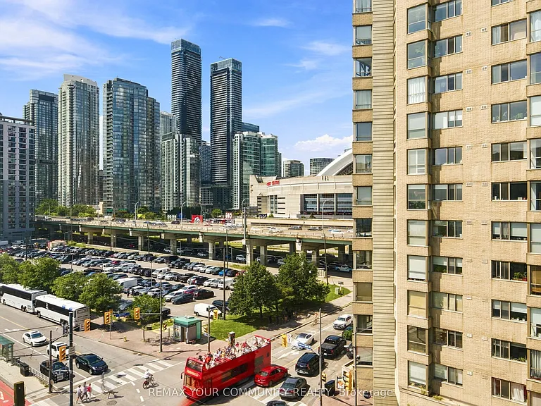251 Queens Quay W #705 — Photo 36