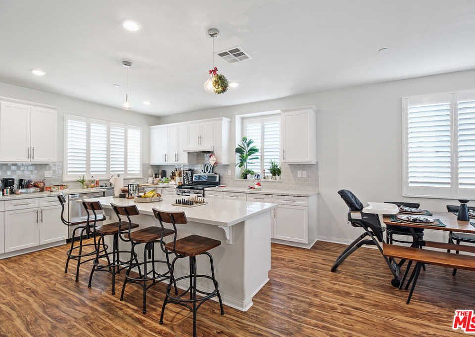 1st image of 14416 Plum Ln #6