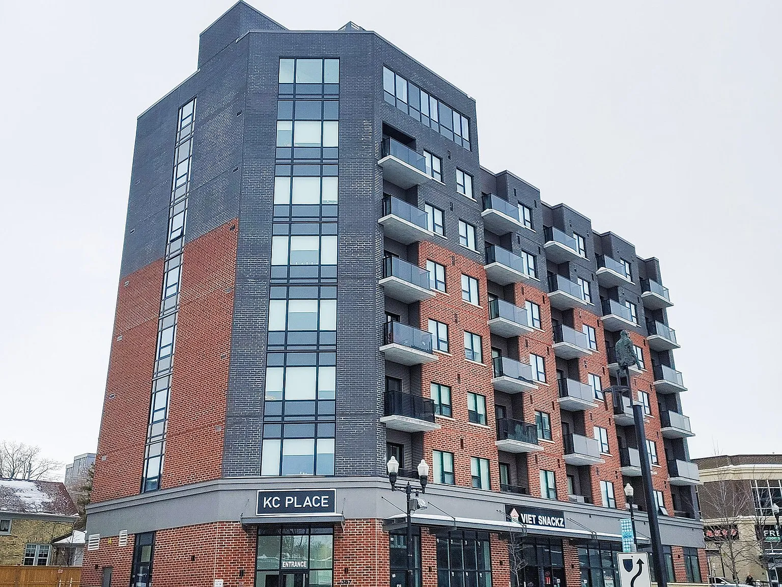 387 King St E Kitchener — Photo 2