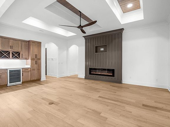 5th image of 2036 Summer Rose Ln.