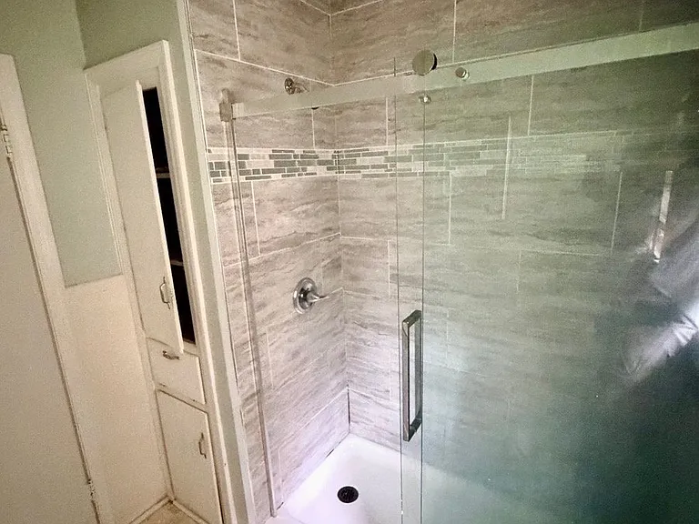 527 Englewood Dr — Photo 13