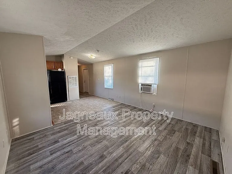 2210 Center St — Photo 2