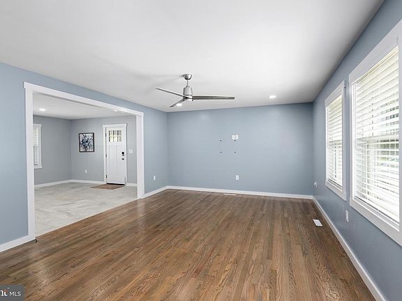 2nd image of 27440 River Rd