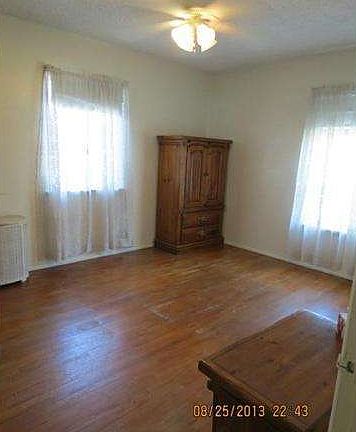 2nd image of 1810 Elwood St