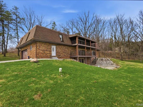 5060 Pratt Rd, Metamora, MI 48455