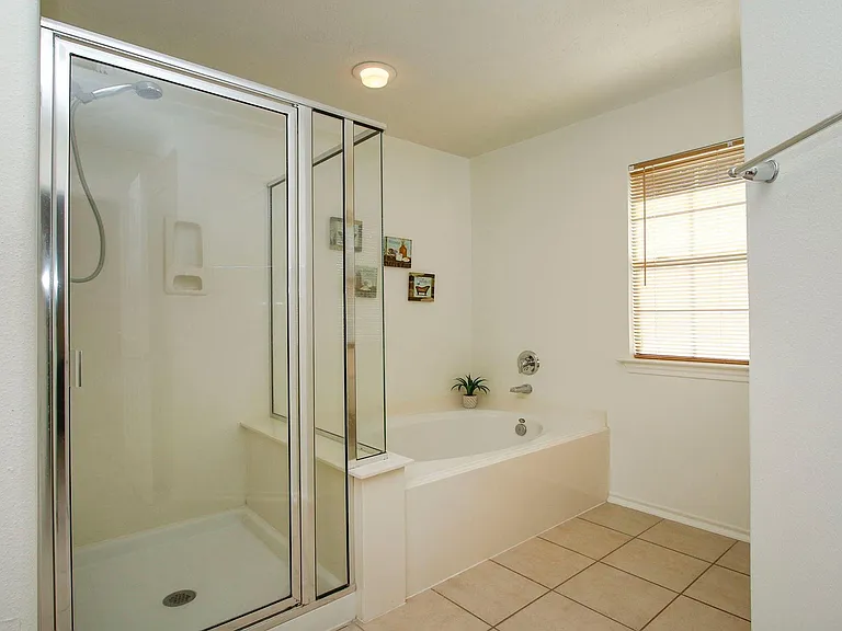 191 N Burberry Park Cir — Photo 20