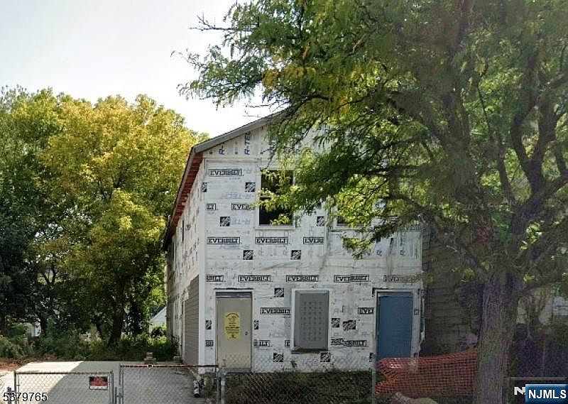 2nd image of 150 Myrtle Ave
