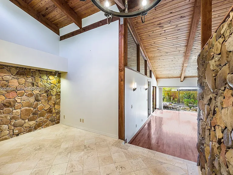 9055 SW 78th Ct — Photo 3