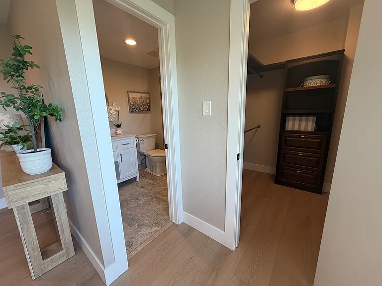 757 Warwick Ave — Photo 25