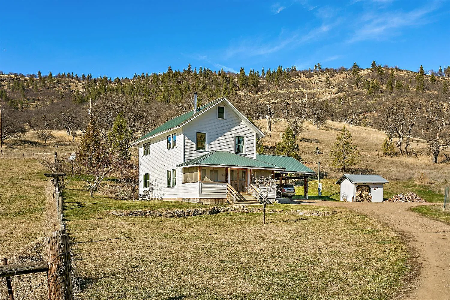 2245 Colestin Rd photo 1