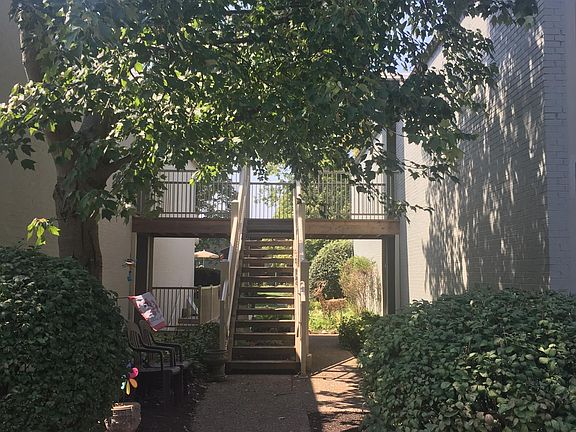 2nd image of 1935 Gardiner Ln APT F93