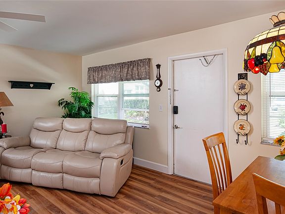 3rd image of 78 Royal Oak Dr APT 103