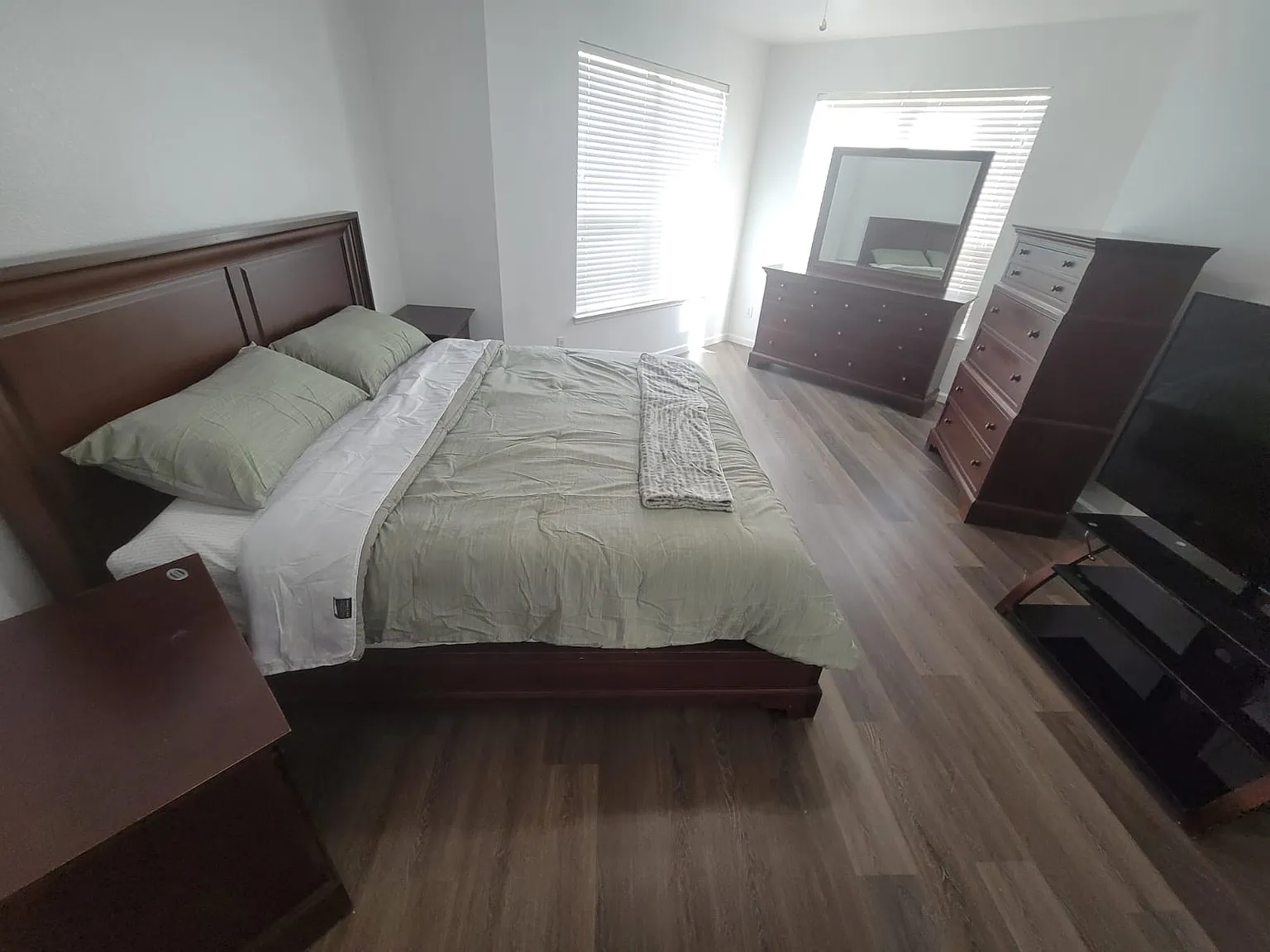 1 bed, 400 sqft, $1,100 — Photo 2