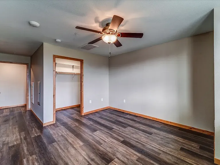 Sunset Place Apartments — Photo 9
