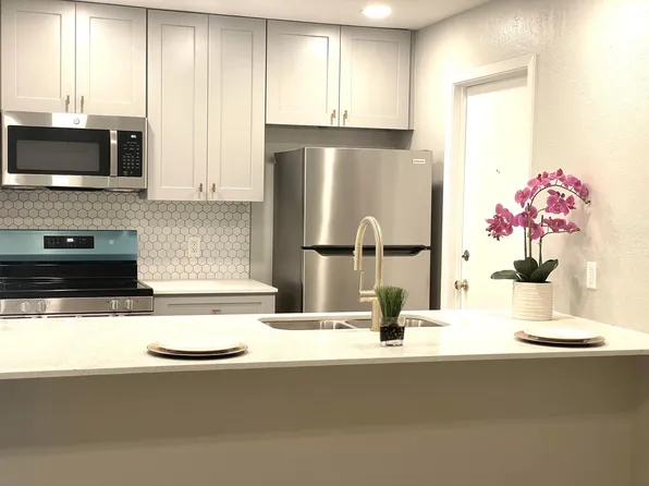 8709 Pineridge Dr, Austin, TX 78729