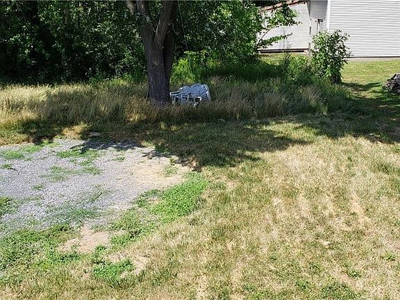 5th image of 18 Boston Ave
