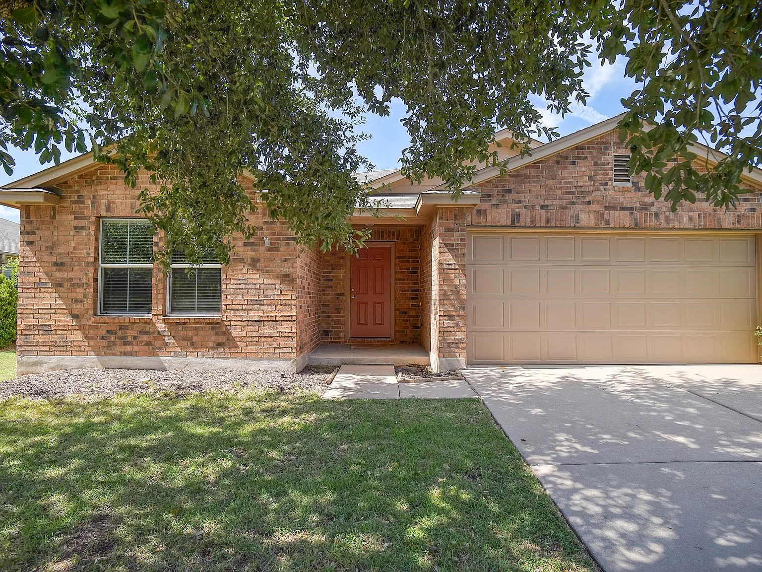 3 bed, 2.0 bath, 1390 sqft, $1,875 — Photo 2