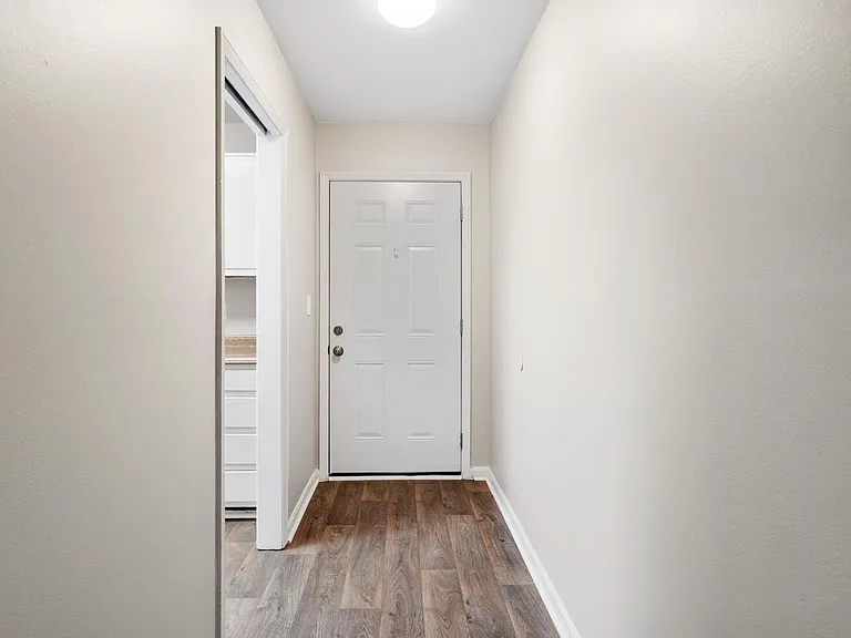 Winthrop Apartments — Photo 19