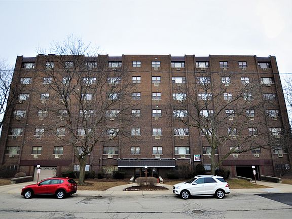 2nd image of 4600 N Cumberland Ave Unit 210