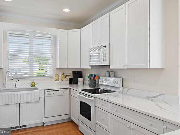 4th image of 37322 Hidden Bay Dr
