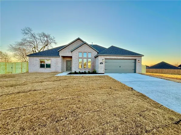 704 W Shane Ct, Siloam Springs, AR 72761
