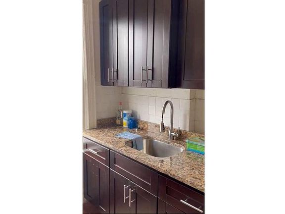 4th image of 62 Lincoln Ave #2L