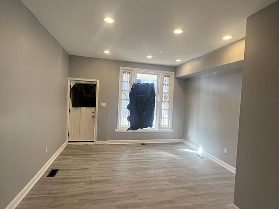 4th image of 444 E 28th St