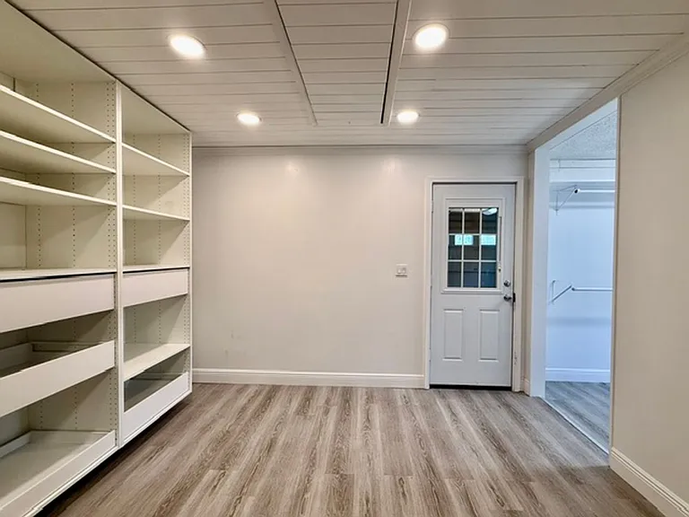 203 Hastings Ct — Photo 18