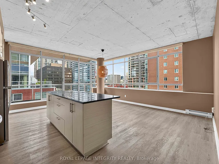 180 York St #909 — Photo 9