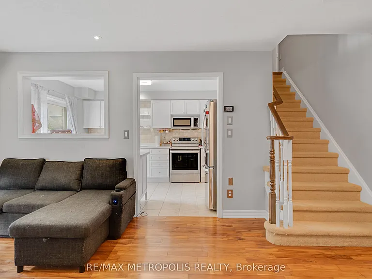 2420 Baintree Cres — Photo 17