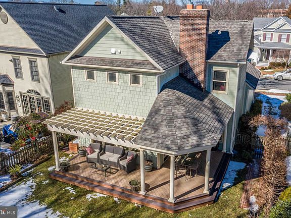 3rd image of 209 Andover Ct NE