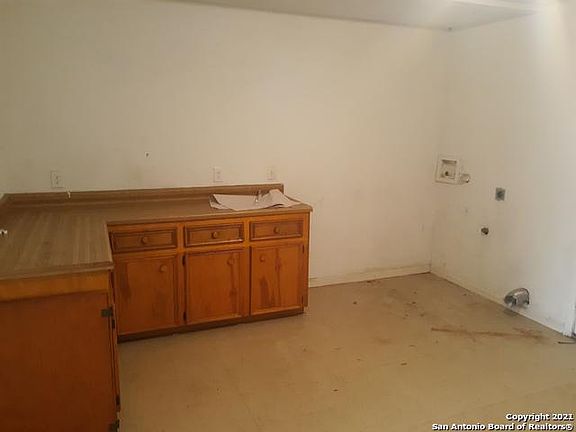 4th image of 1147 W Gerald Ave