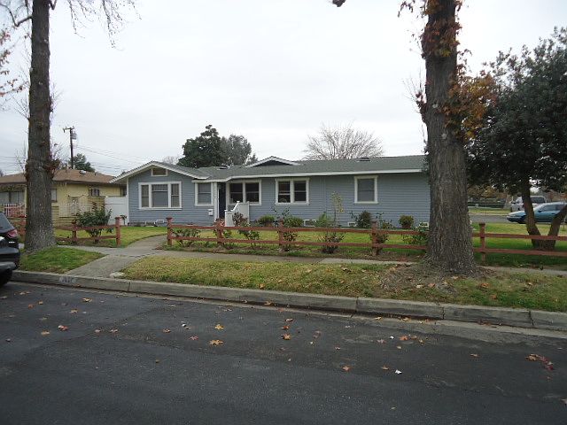 1st image of 1127 S San Antonio Ave