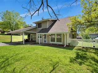 420 Applestone Dr, Ballwin, MO 63021