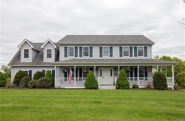 1st image of 28 Decker Dr